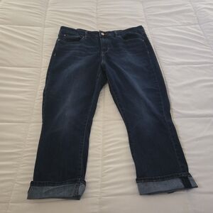 💚 2/$12 or 3/$17  Signature by Levi Strauss Mid-Rise Capri Dark Blue Jeans